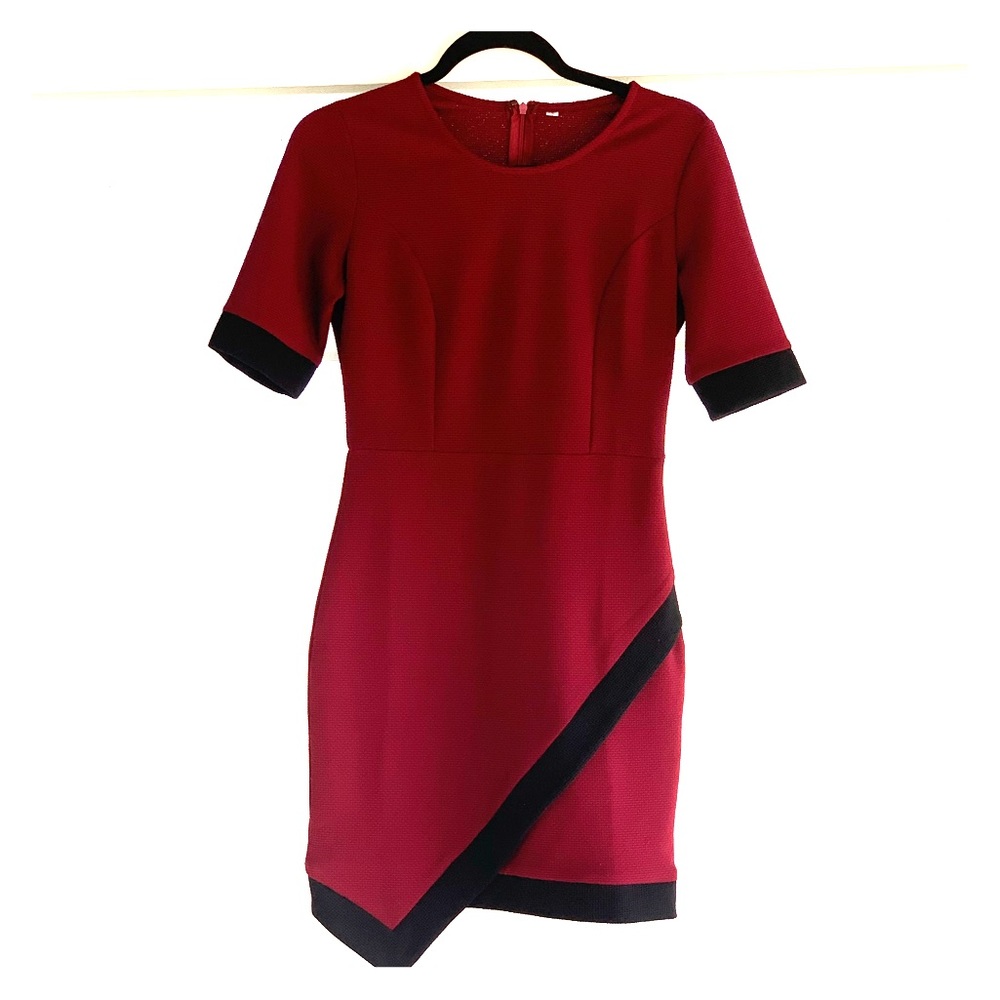 Maroon cocktail dress fitted 🍸